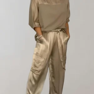 Luxe Satijnen Stijlset – Top met 3/4 Mouw & Cargo Broek - Elegante Vrouwenkleding voor Elke Gelegenheid