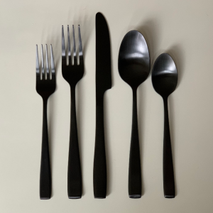 Elegante bestekset – Zwart – 30 stuks (6-personen)